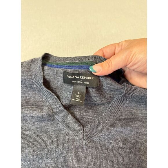 Banana Republic Men’s 100% Merino Wool V Neck Grey Sweater Sz L - Picture 3 of 6